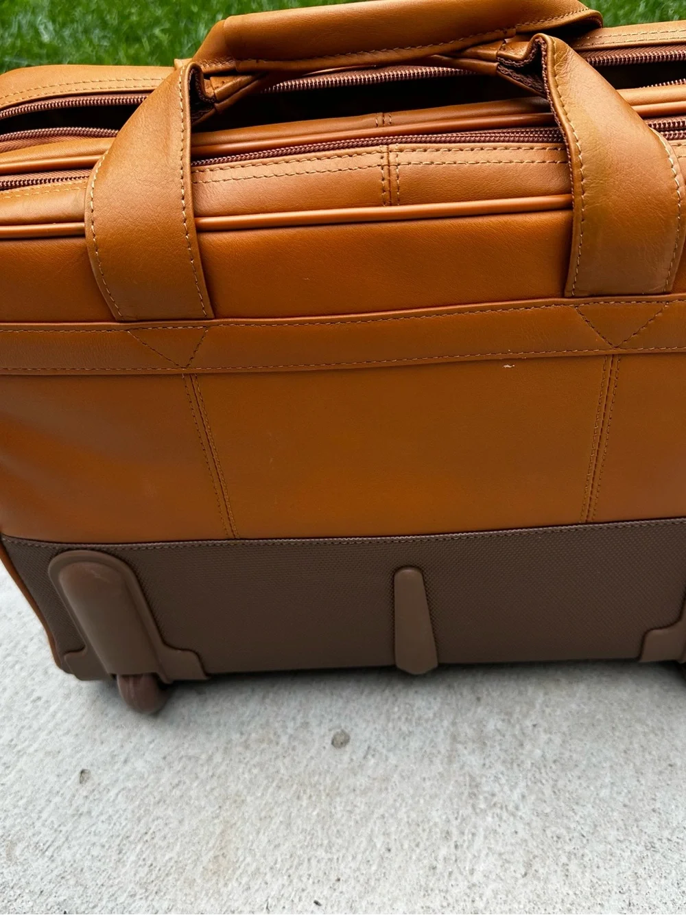WALKER Solo BROWN LEATHER ROLLING BRIEFCASE, never used !